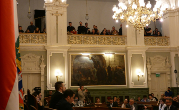 Nem oszlatta fel magát a közgyűlés