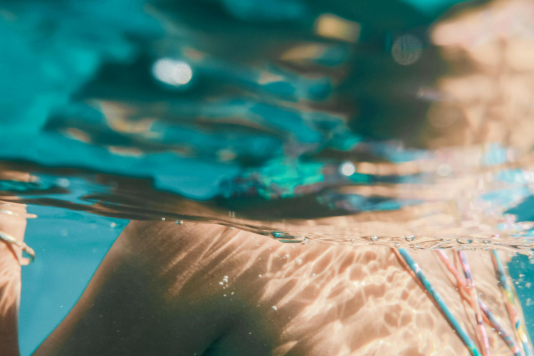 Lehetőleg ne egyszerre töltsük fel a medencét!