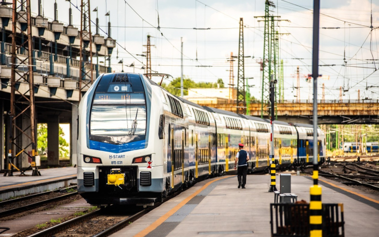 Késésekre, pótlóbuszokra lehet ma is számítani