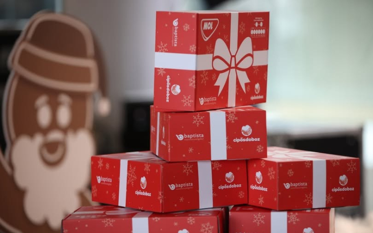 Több mint 62 ezer cipősdoboz ajándékot gyűjtött a Baptista Szeretetszolgálat