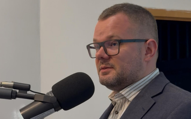 Dr. Fekete Dávid miniszteri biztos volt a Rádió 1 győri stúdiójának vendége