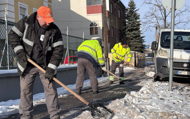 Továbbra is a síkosságmentesítés a fő feladat