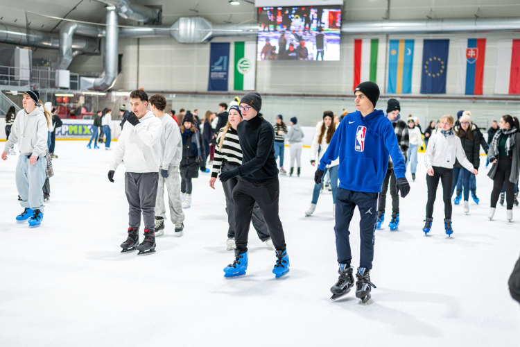 FroSZEn: csaknem nyolcszázan vettek részt a Széchenyi István Egyetem jeges élménynapján