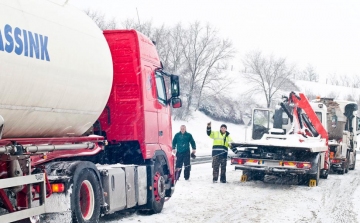 Havazás - Feloldották a kamionstopot a Győr megyei határátkelőkön