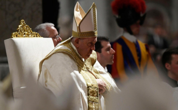 Húsvét - Ferenc pápa a háború vadságától megtört békéről beszélt a húsvéti vigílián
