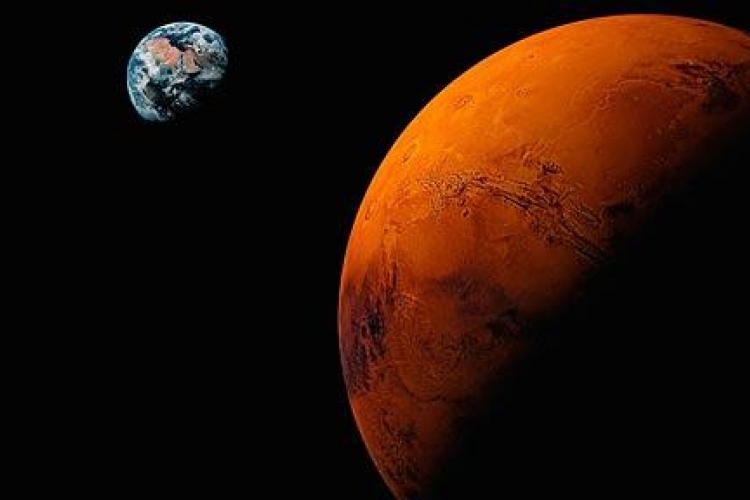 Néhány centiméter mélyen víz lehet a Marson