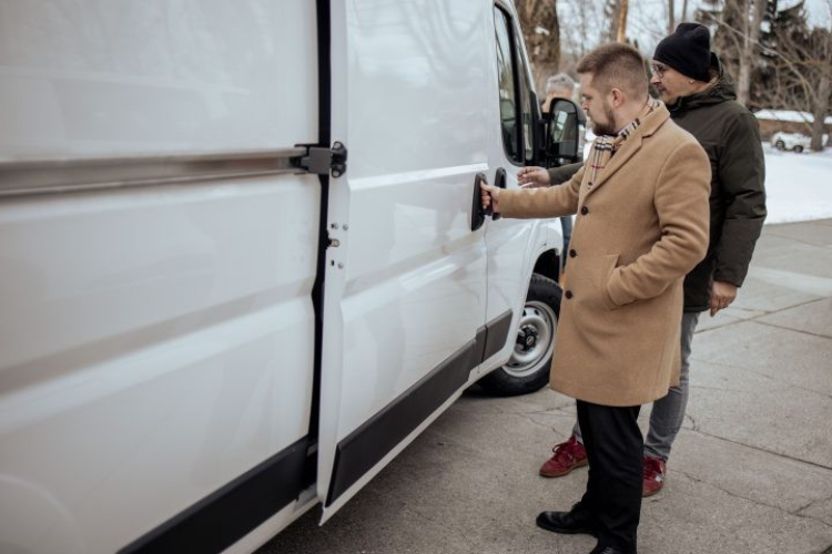 Két új járművet kapott a győri hajléktalanellátás