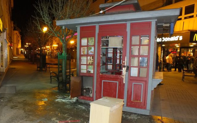 Felgyújtott egy újságpavilont Győrben - Keresi a rendőrség 