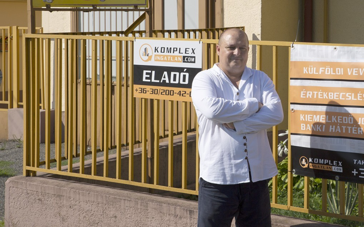 Enyhülő roham, sokan kivárnak a lakásvásárlással