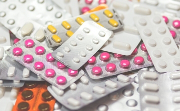 A kormány megtiltotta egy, a koronavírus-betegek gyógyításához használt gyógyszeralapanyag kivitelét 