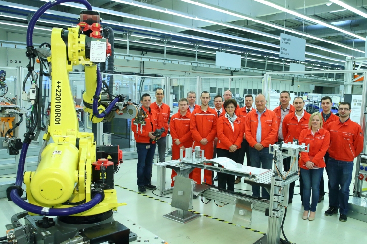 Oktatás új robotokkal az Audi Q3-ra készülve