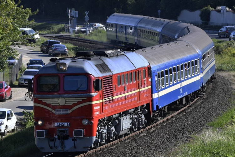 Retro vonatszerelvény jár a tavaszi hétvégeken Győr és Veszprém között