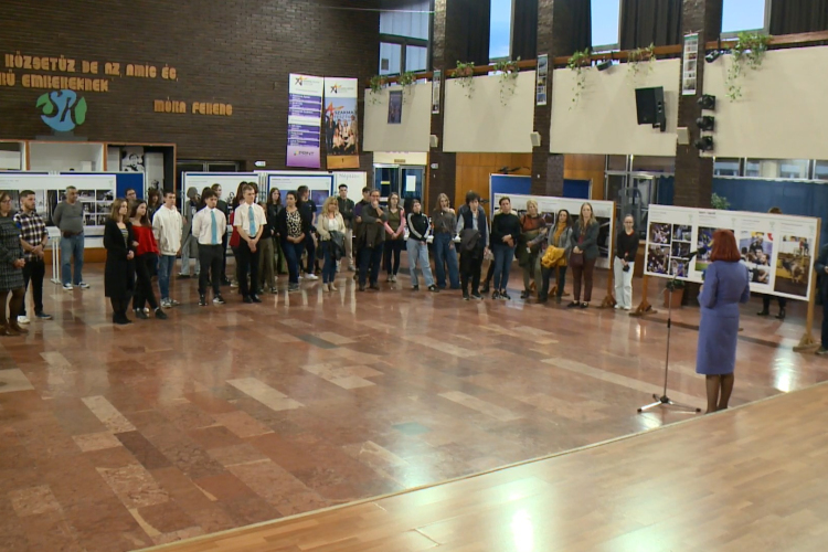 Diákok sajtófotóiból nyílt kiállítás Győrben