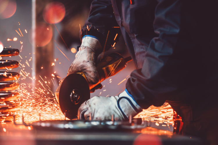 Biztonságos munkaruha: Mitől véd meg és hogyan válassz jól?