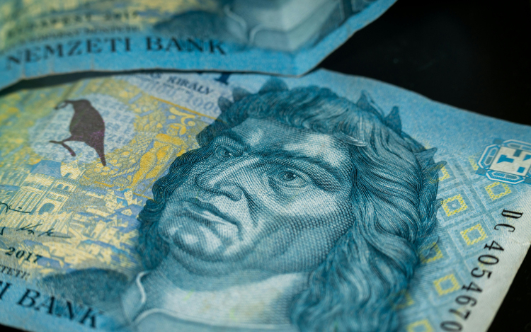 Májusban a bruttó átlagkereset 702 800 forint volt a KSH adatai szerint