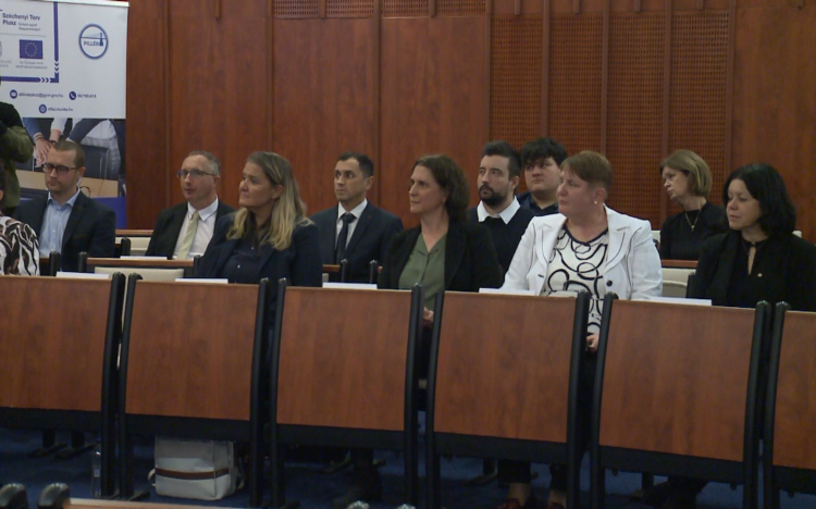 Az álláskeresőket és a munkaadókat is segítik