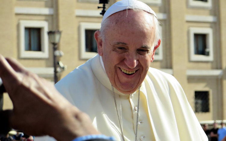 Pénteken érkezik Ferenc pápa