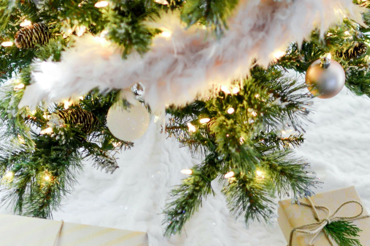 Fényfüzéreket és karácsonyi dekorációs eszközöket vizsgált a fogyasztóvédelem, 58 féle termékből 56 áramütés-veszélyes