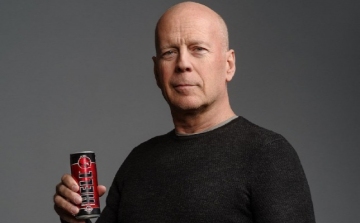 Bruce Willissel reklámozzák a magyar energiaitalt