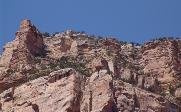 25 méter magas szikláról zuhant le egy arizonai pár, túlélték 