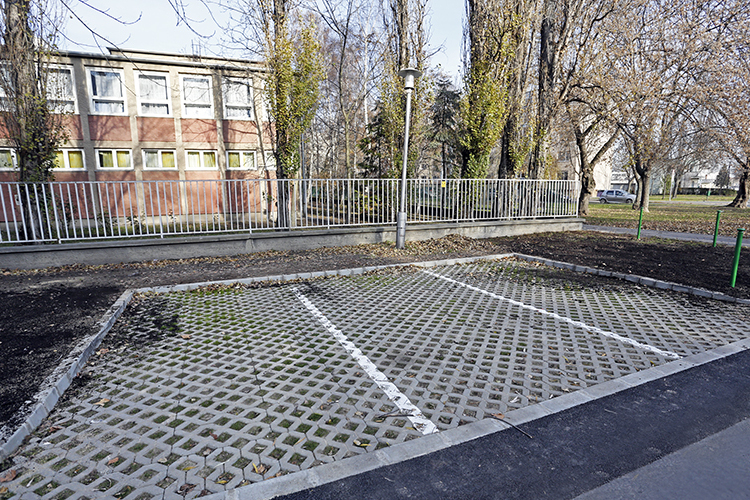 Parkolóhely bővítés Adyvárosban 