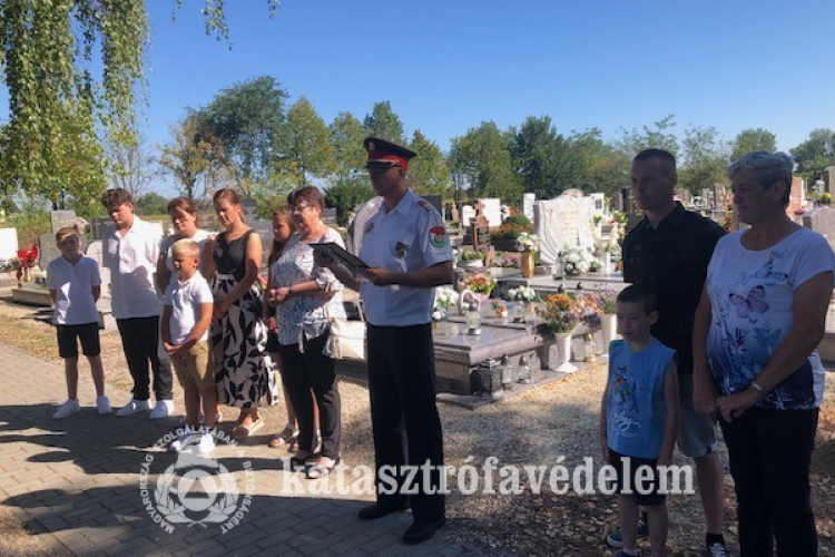 Életmentés során hősi halált halt tűzoltókra emlékeztek