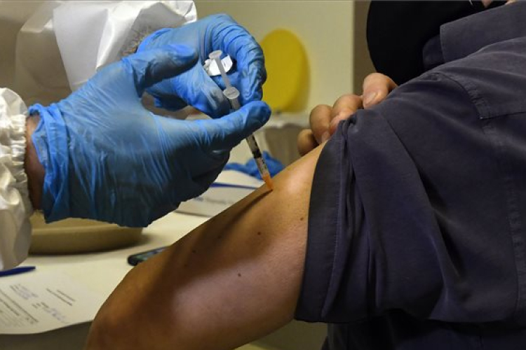 Az idősotthonokban is elkezdődött a koronavírus elleni védőoltások beadása