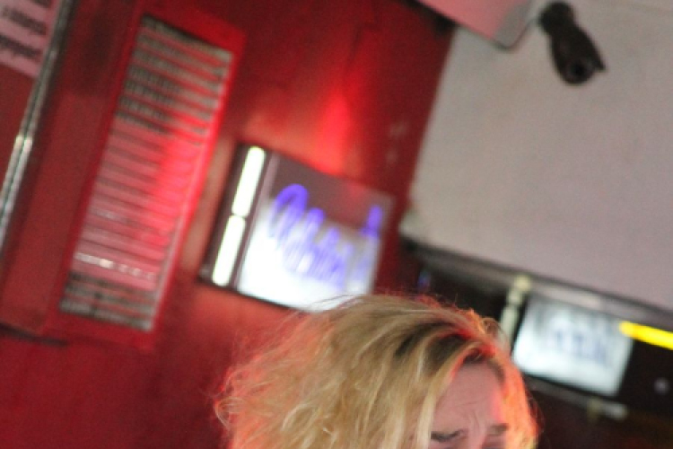 2013.12.20.Péntek Mamma Mia Danics Dóra Dj:Ice fotók:árpika