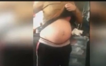  Kalapáccsal ütötte hasát egy terhes nő