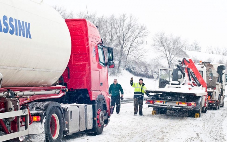 Havazás - Feloldották a kamionstopot a Győr megyei határátkelőkön