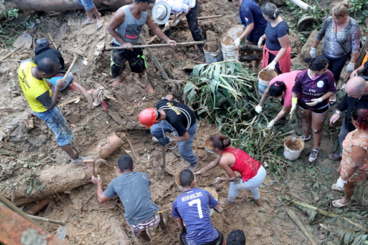 23 ember meghalt egy brazíliai földcsuszamlászban
