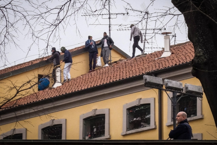 Börtönlázadás tört ki Olaszországban a koronavírus miatt, hat rab meghalt
