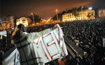 Internetadó elleni tüntetés - Hétfőn nyújtja be javaslatát a Fidesz a felső plafonról