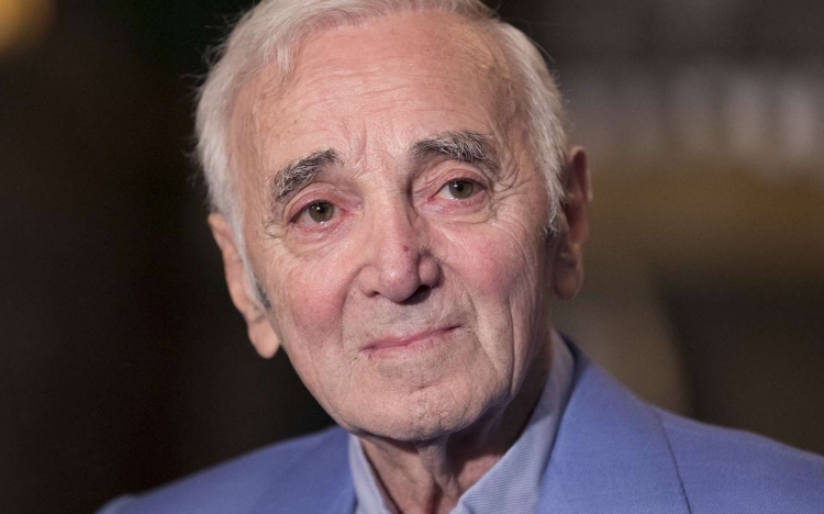 Elhunyt Charles Aznavour