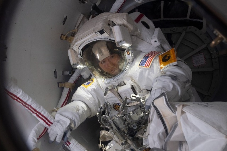 Rekordot döntött az amerikai űrhajósnő