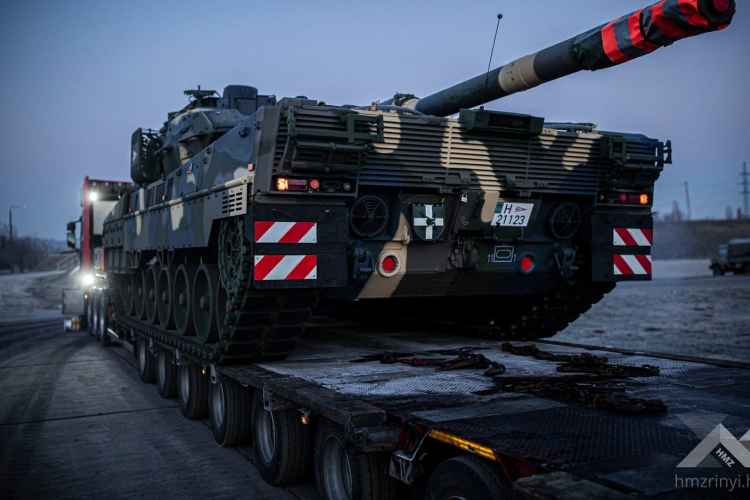 Újabb Leopard 2A7 harckocsik érkeztek Tatára