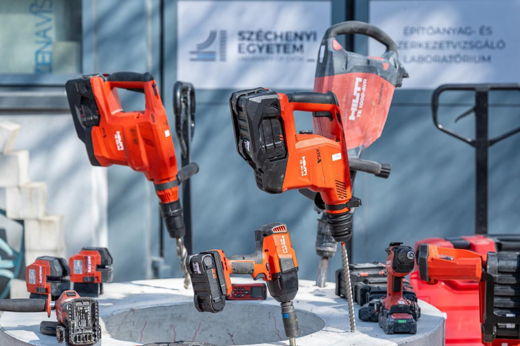Méregdrága Hilti gépeket kapott a Széchenyi-egyetem