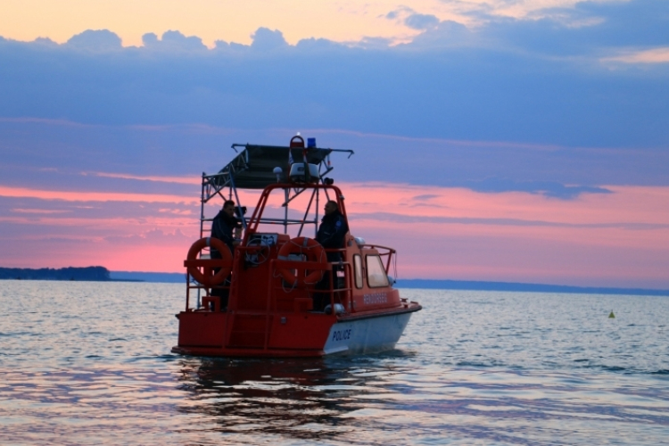 Tilos a gereblyézés a Balatonon továbbra is
