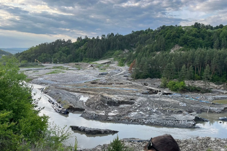 Parajd - Legalább tíz napot késnek a Korond-patak elterelési munkálatai