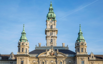 Régi, ismerős zene szól…