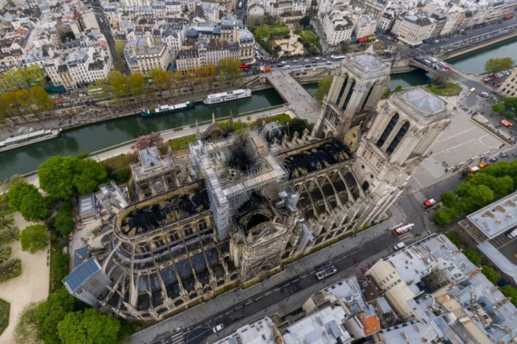 Nemzetközi építészeti pályázatot hirdetnek a Notre-Dame tornyának újjáépítésére