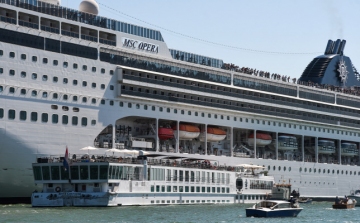 Velence együttműködést kér a kikötőktől tengerjáró hajók jelentette veszélyek miatt