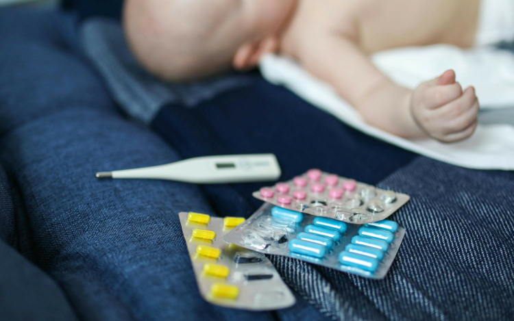 Kanyaró gyanús kisbabát kezelnek Győr-Moson-Sopronban