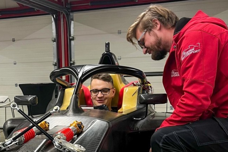 A világ élvonalában a Széchenyi-egyetem szimulátorcsapata