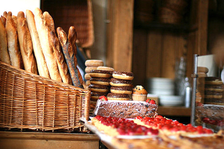 Ráizgult a zsömlékre: pucérra vetkőzött a pékségben