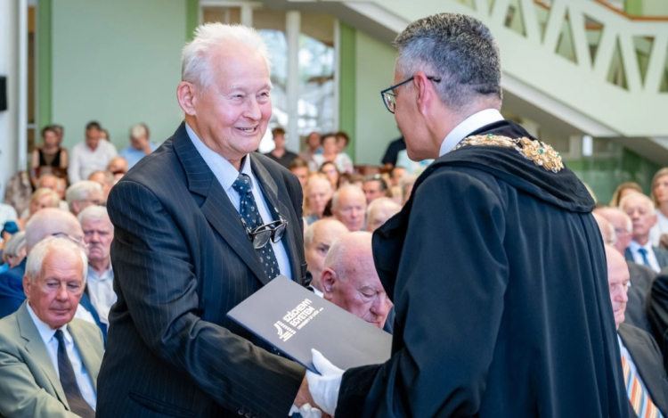 Díszdiplomák és fogadalomtétel az óvári karon