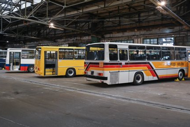 Három Ikarus 200-as buszt restaurált a Közlekedési Múzeum
