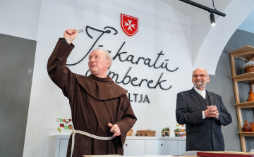 A Jóakaratú emberek boltja várja a vásárlókat