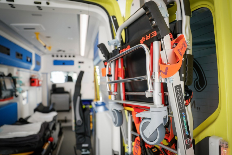 Új mentőautót kapott a győri állomás is