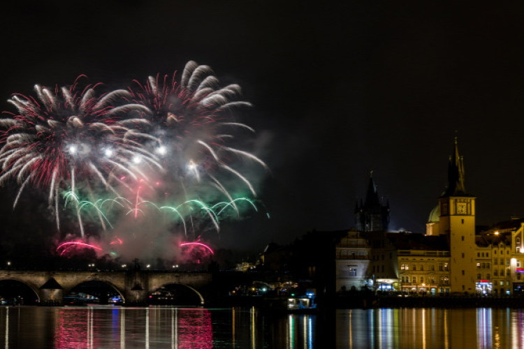 Tűzijáték helyett fényjátékkal köszönti az új évet Prága
